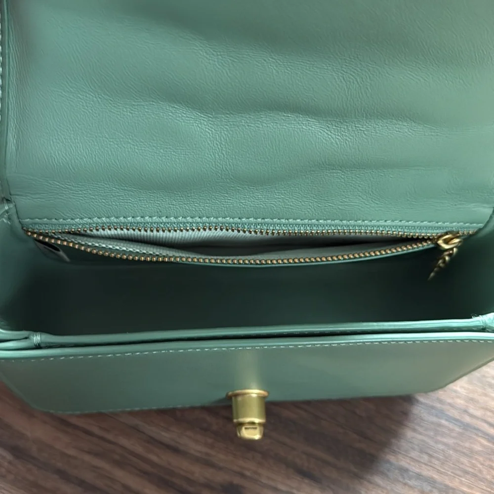 Coach Dinky 18 with Quilting - Picture 10 of 10